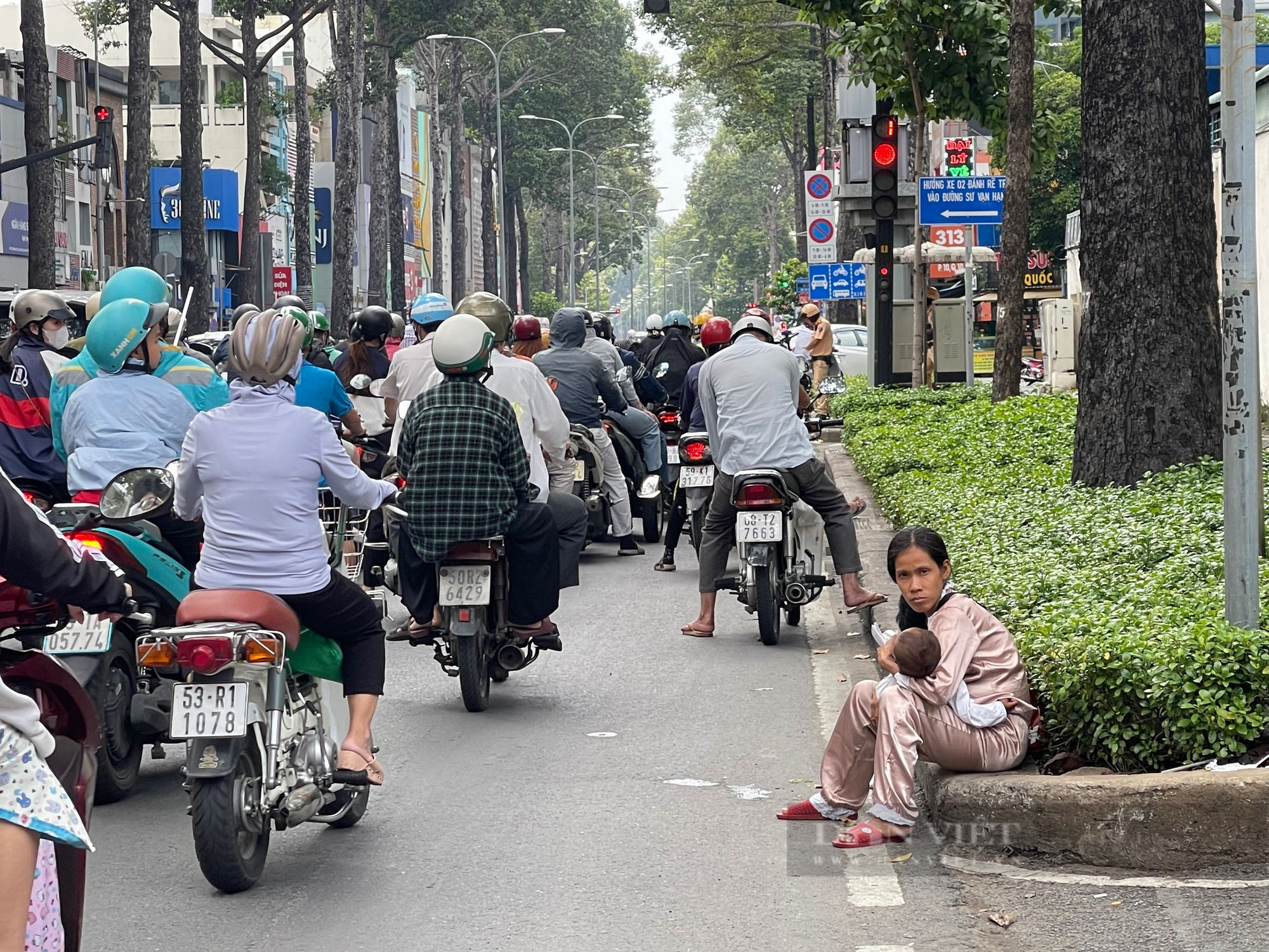 Tái diễn nạn lang thang xin ăn tại TP.HCM- Ảnh 1.