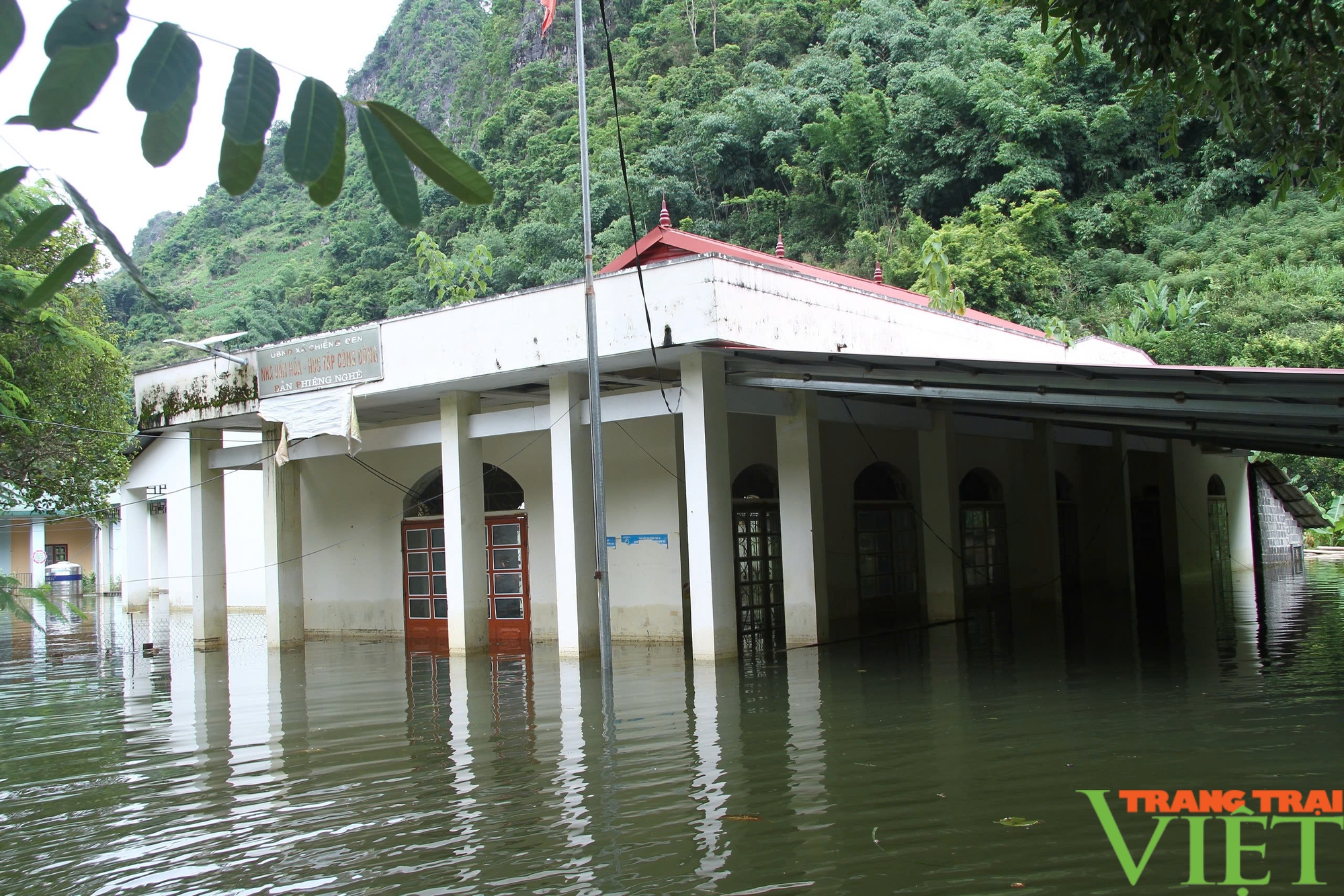 Phó Thủ tướng Lê Thành Long kiểm tra mưa lũ tại Sơn La.- Ảnh 5.