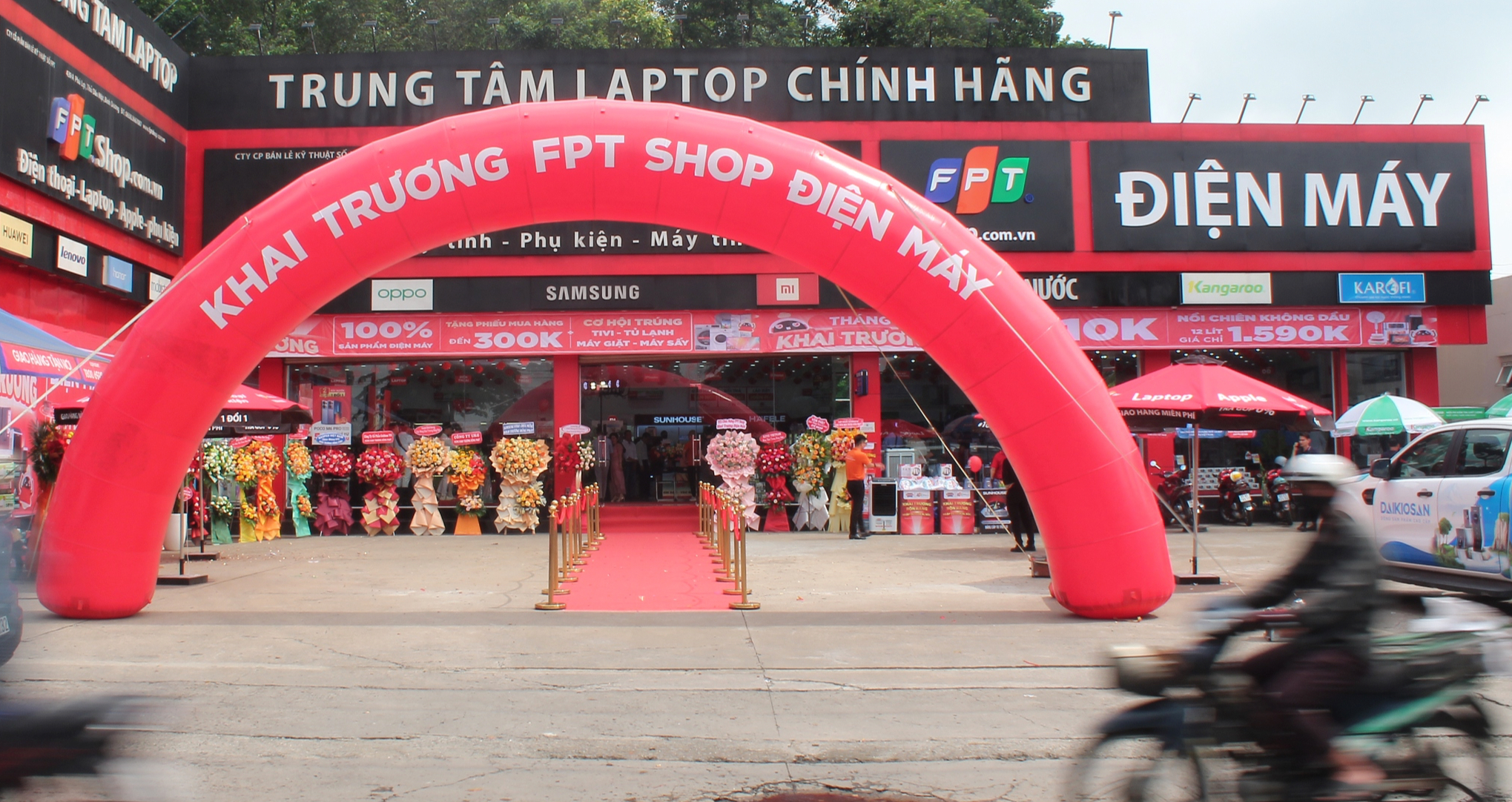 FPT Shop đóng cửa cả trăm cửa hàng, rồi lại mở ngay chuỗi điện máy, hãng đang toan tính gì?- Ảnh 1.