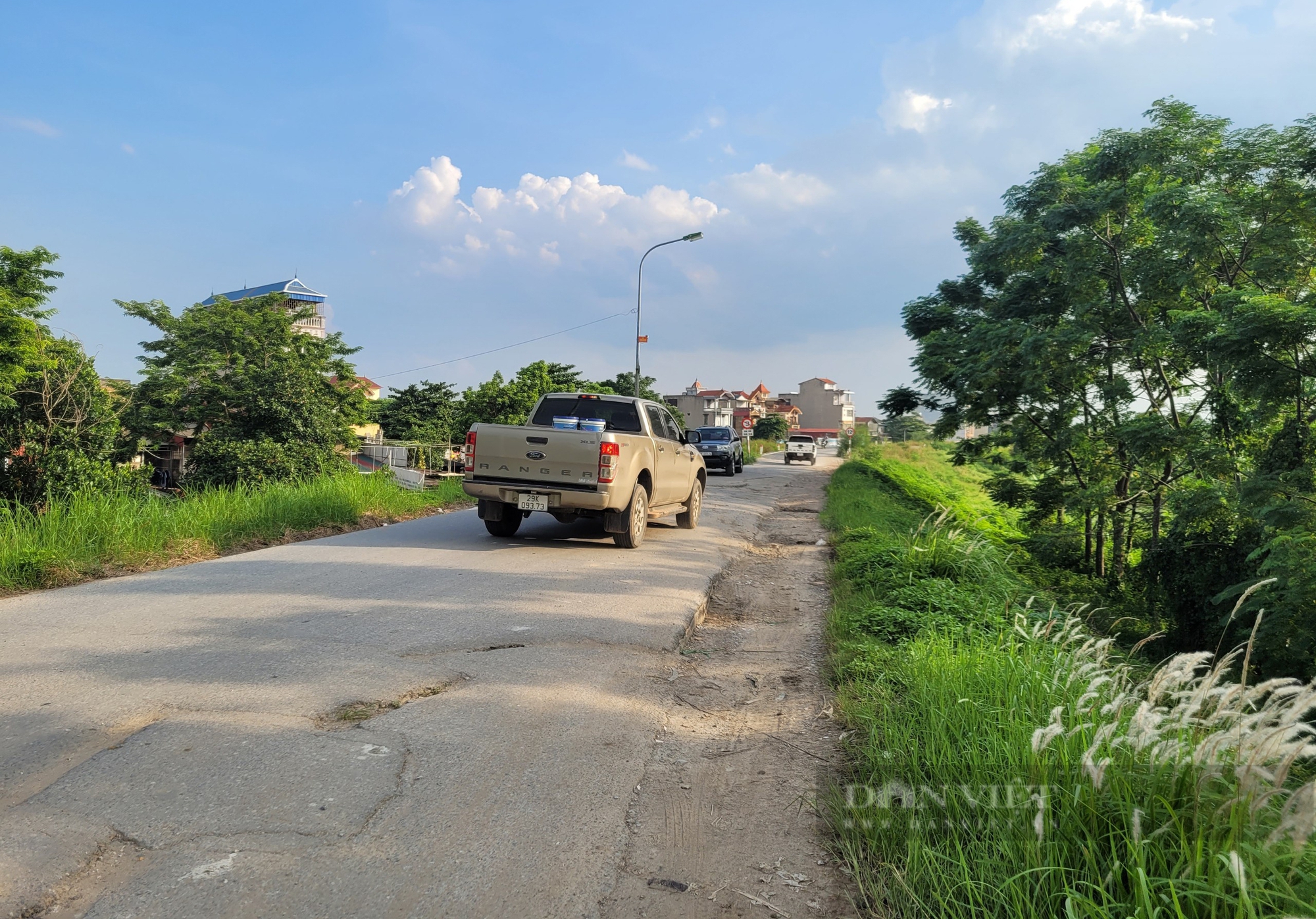 Đoạn đê tả sông Đáy "nát như tương" dài gần 3km ở Thủ đô, đi không cẩn thận dễ đâm xuống hố- Ảnh 7.