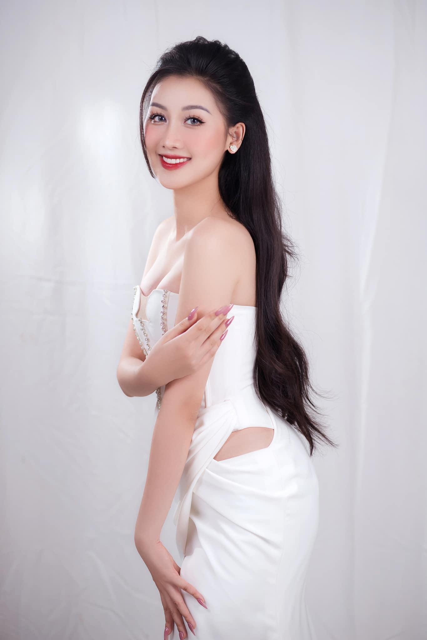 Miss Grand Vietnam 2024 Võ Lê Quế Anh bất ngờ bị "khui" loạt ảnh cũ, nhan sắc thay đổi gây ngỡ ngàng- Ảnh 8.