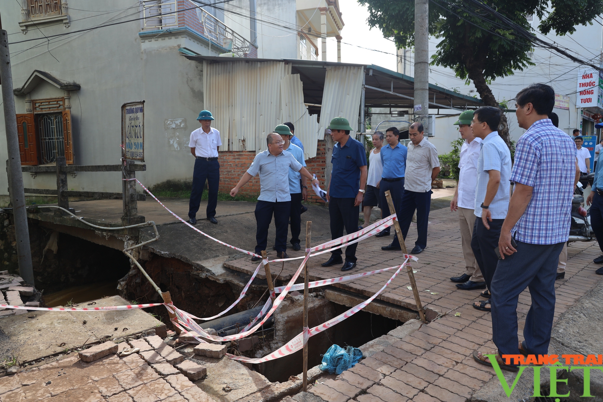 Phó Chủ tịch UBND tỉnh Sơn La kiểm tra các điểm ngập úng do mưa lũ- Ảnh 1.