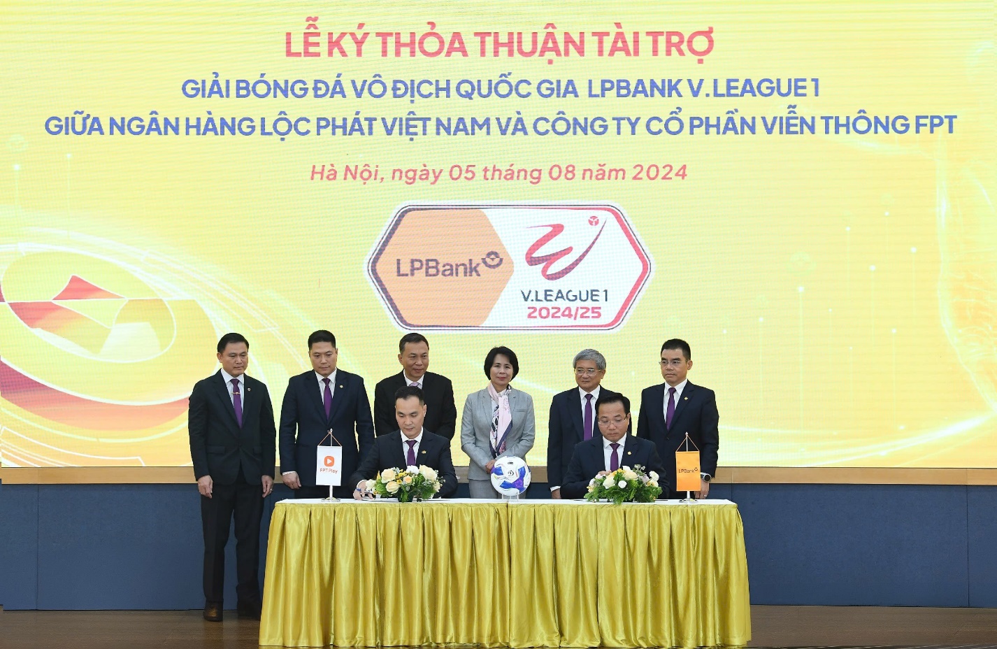 Ngân hàng Lộc Phát Việt Nam (LPBank) trở thành nhà tài chính Giải Bóng đá Vô địch Quốc gia LPBank V.League 1 - 2024/25- Ảnh 1.