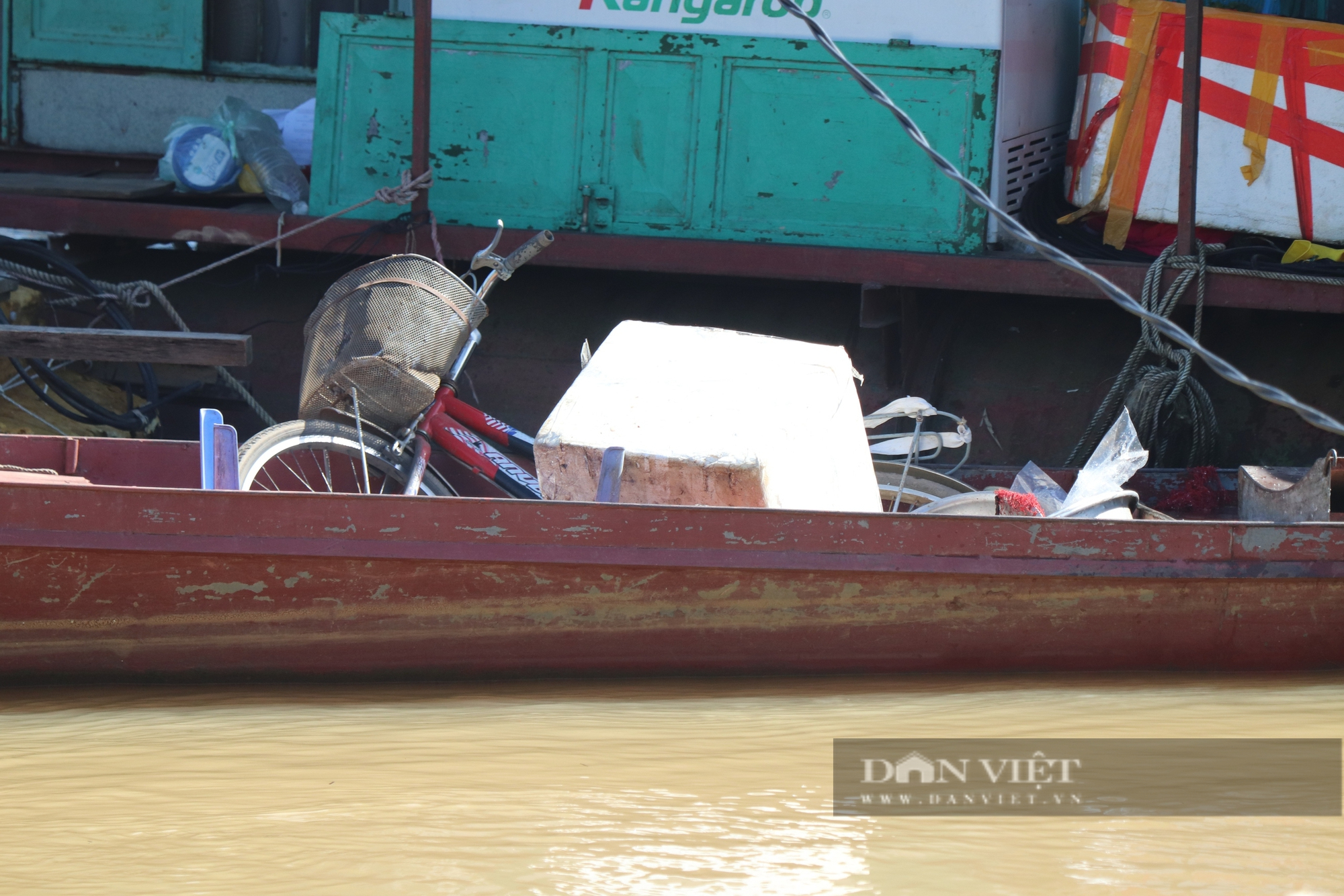 Thủy điện Hòa Bình xả lũ, người dân sống ở hạ lưu sông Đà càng thêm chật vật - Ảnh 8.