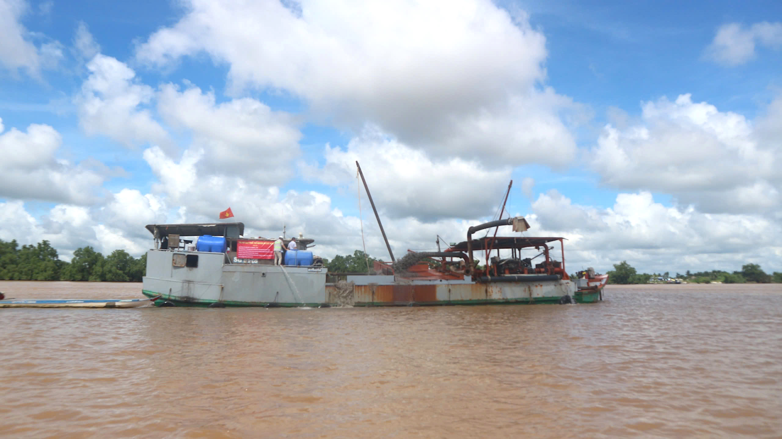 Bí thư cùng Chủ tịch tỉnh Sóc Trăng trực tiếp đi khảo sát 2 mỏ cát phục vụ dự án cao tốc- Ảnh 4.