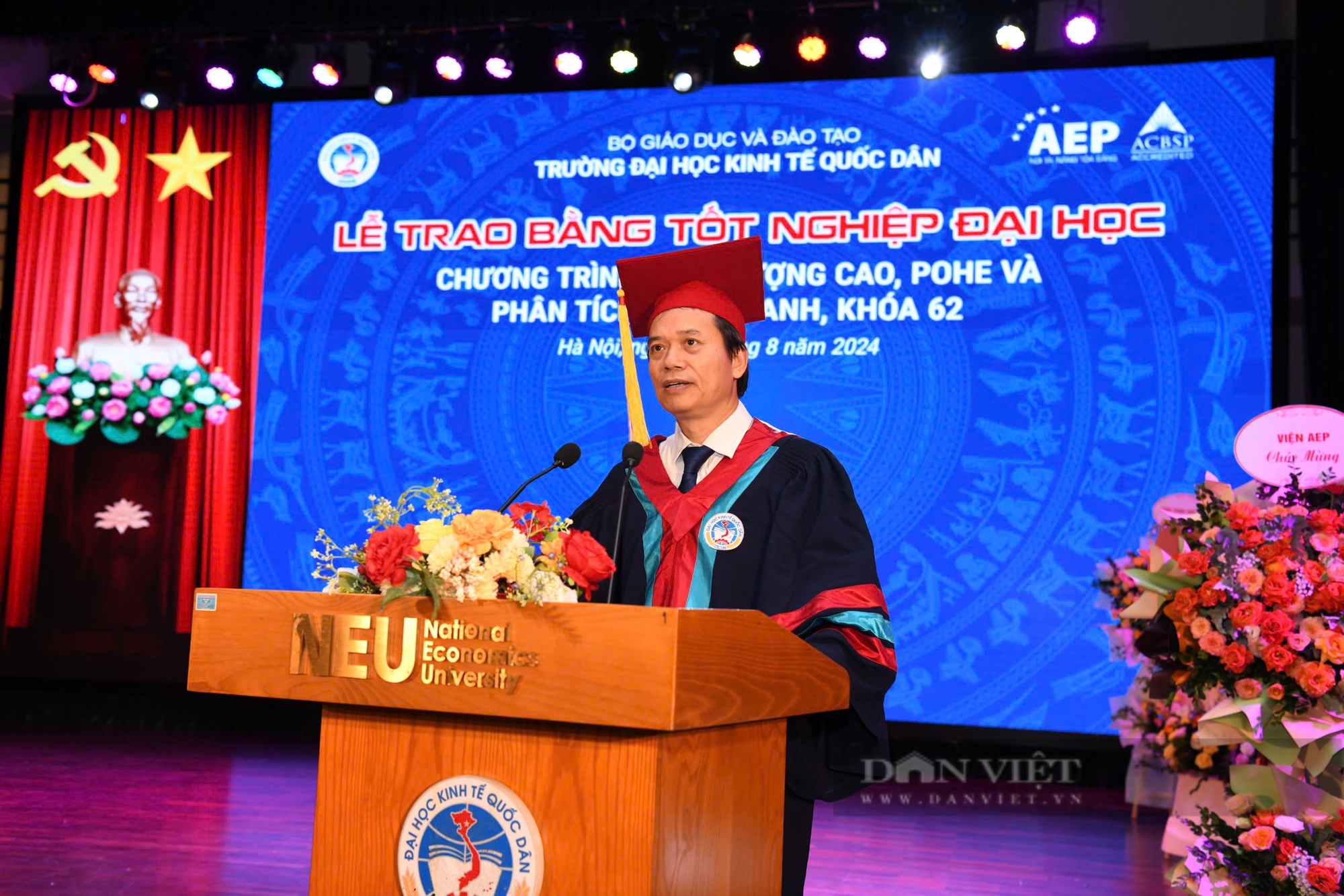 Bài phát biểu lễ tốt nghiệp của hiệu trưởng ĐH Kinh tế Quốc dân khiến cả nghìn sinh viên "đốn tim" - Ảnh 1.