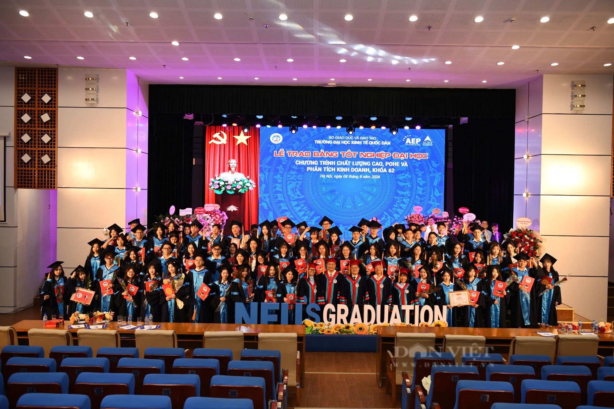 Bài phát biểu lễ tốt nghiệp của hiệu trưởng ĐH Kinh tế Quốc dân khiến cả nghìn sinh viên "đốn tim" - Ảnh 2.
