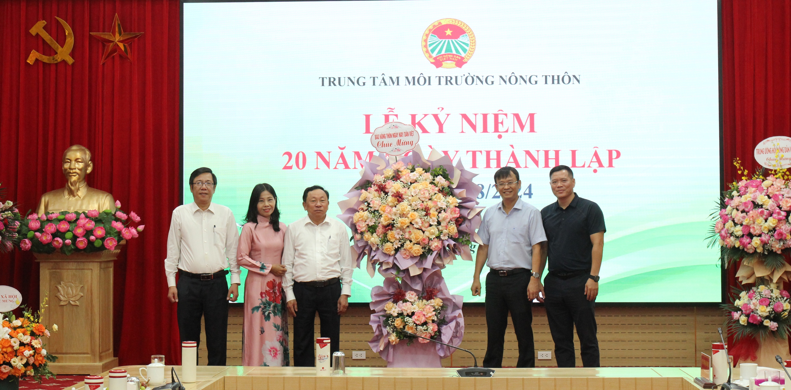 20 năm thành lập Trung tâm Môi trường nông thôn T.Ư Hội Nông dân Việt Nam: Đồng hành cùng nông dân bảo vệ môi trường - Ảnh 5.