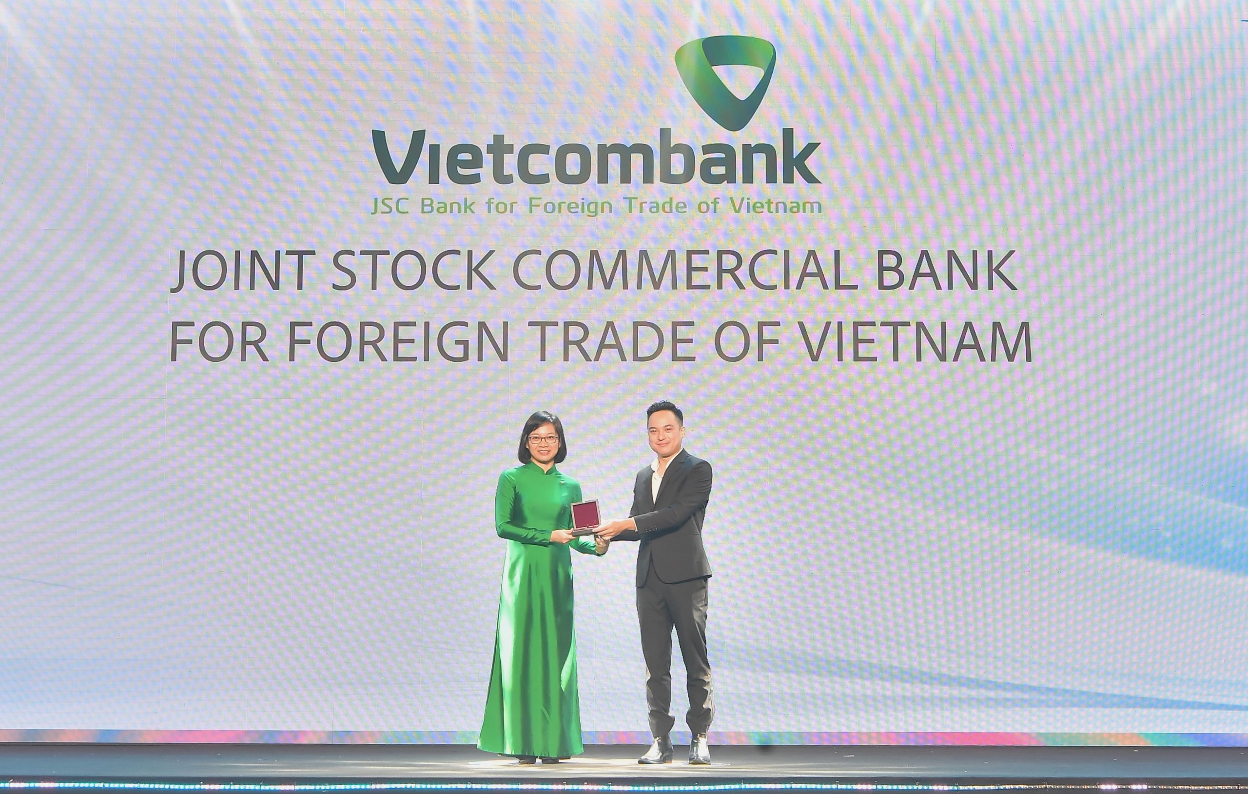 HR ASIA vinh danh Vietcombank tại tất cả các hạng mục giải thưởng “Nơi làm việc tốt nhất châu Á” năm 2024 - Ảnh 2.