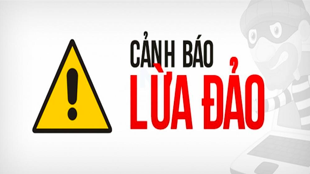 Cụ bà ở Hà Nội gấp rút chuyển tiền cho kẻ lừa đảo để chứng minh không rửa tiền- Ảnh 1.