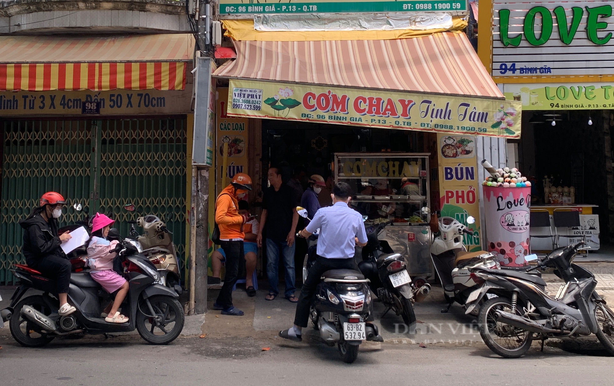 Nhà hàng, quán ăn chay đông nghịt khách trong tháng Vu lan - Ảnh 1.