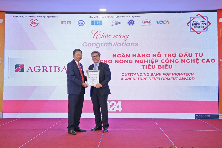 Agribank được vinh danh 3 giải thưởng Ngân hàng Việt Nam tiêu biểu 2024 - Ảnh 1.