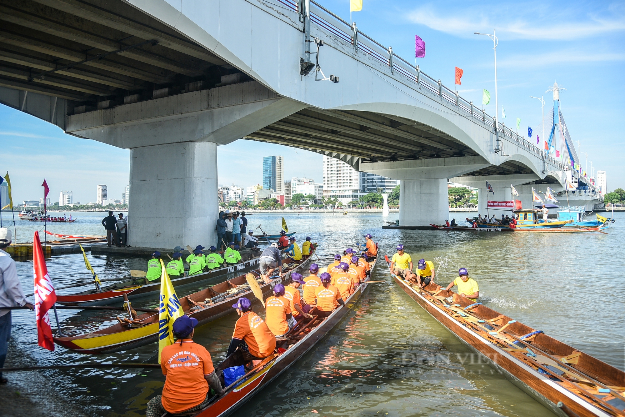 24 thuyền đua tranh tài kịch tính trên sông Hàn mừng Quốc khánh- Ảnh 2.