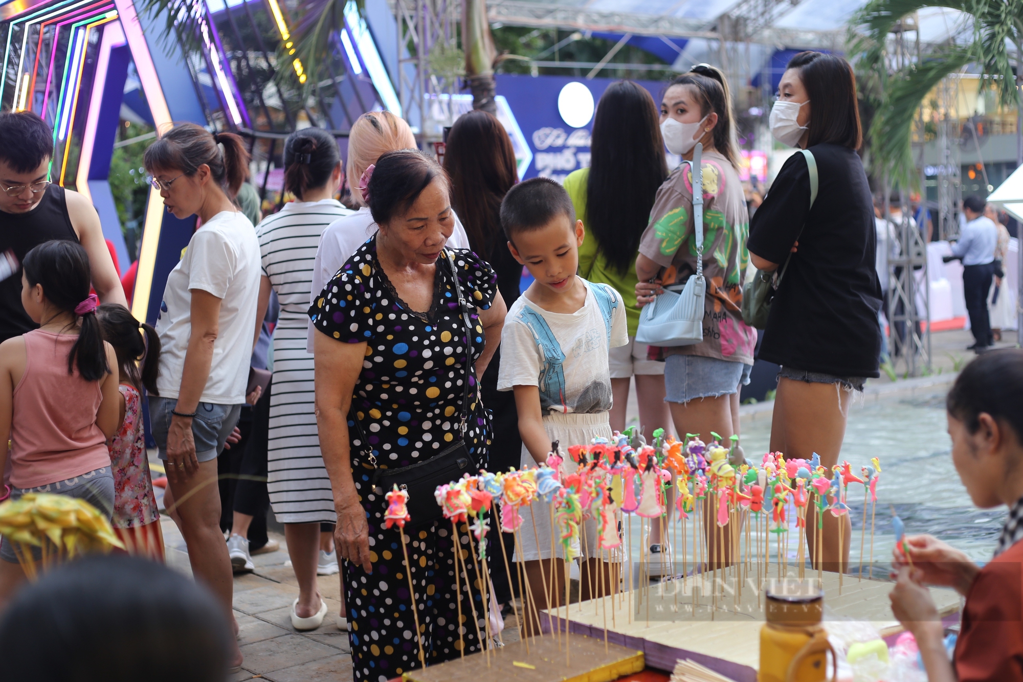 Phố thương mại ẩm thực ở khu nhà giàu Sài Gòn khai trương dịp lễ 2/9 có gì? - Ảnh 3.