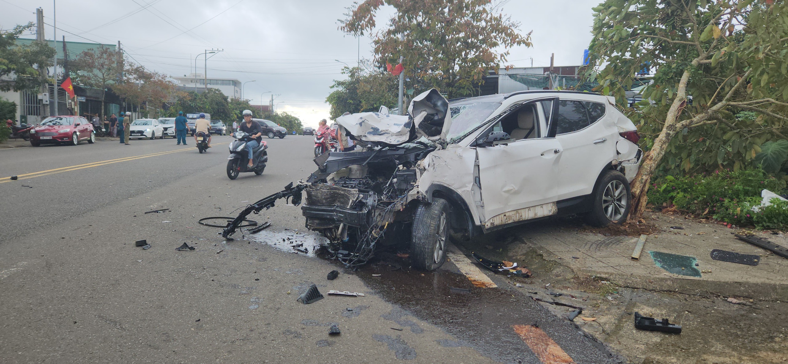 Vụ xe máy và ô tô đối đầu làm 2 người chết: Tài xế ô tô có nồng độ cồn rất cao- Ảnh 1.