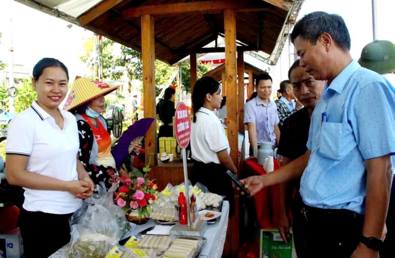 Hấp dẫn chợ phiên không tiền mặt ở Ninh Bình- Ảnh 2.