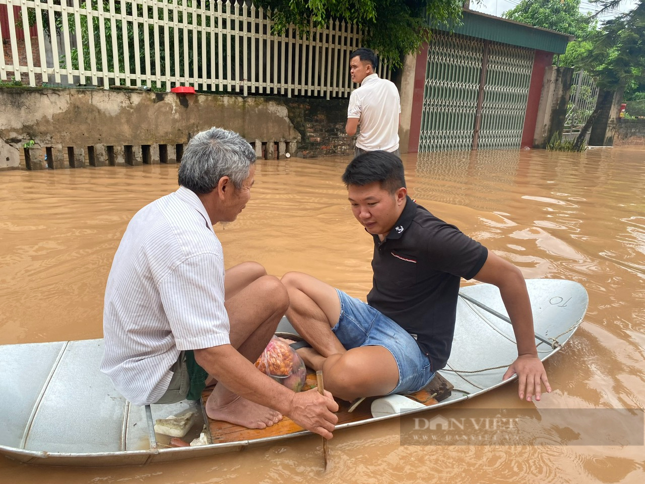 Người dân sống cạnh sông Lục Nam - Bắc Giang kể lại trận lũ kinh hoàng chưa từng có - Ảnh 2.