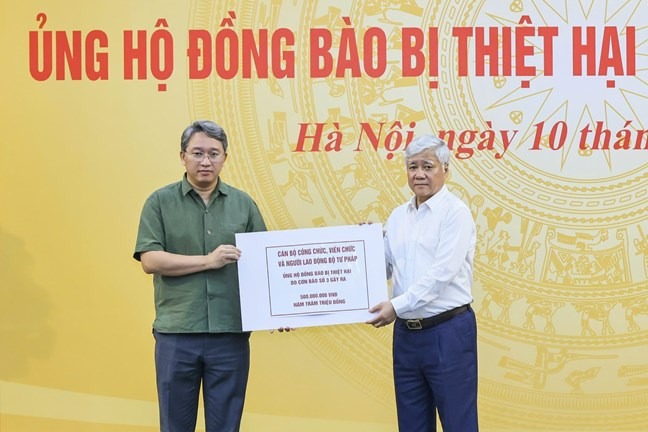 Tổng Bí thư, Chủ tịch nước Tô Lâm dự Lễ phát động ủng hộ đồng bào bị thiệt hại do cơn bão số 3 - Ảnh 2.