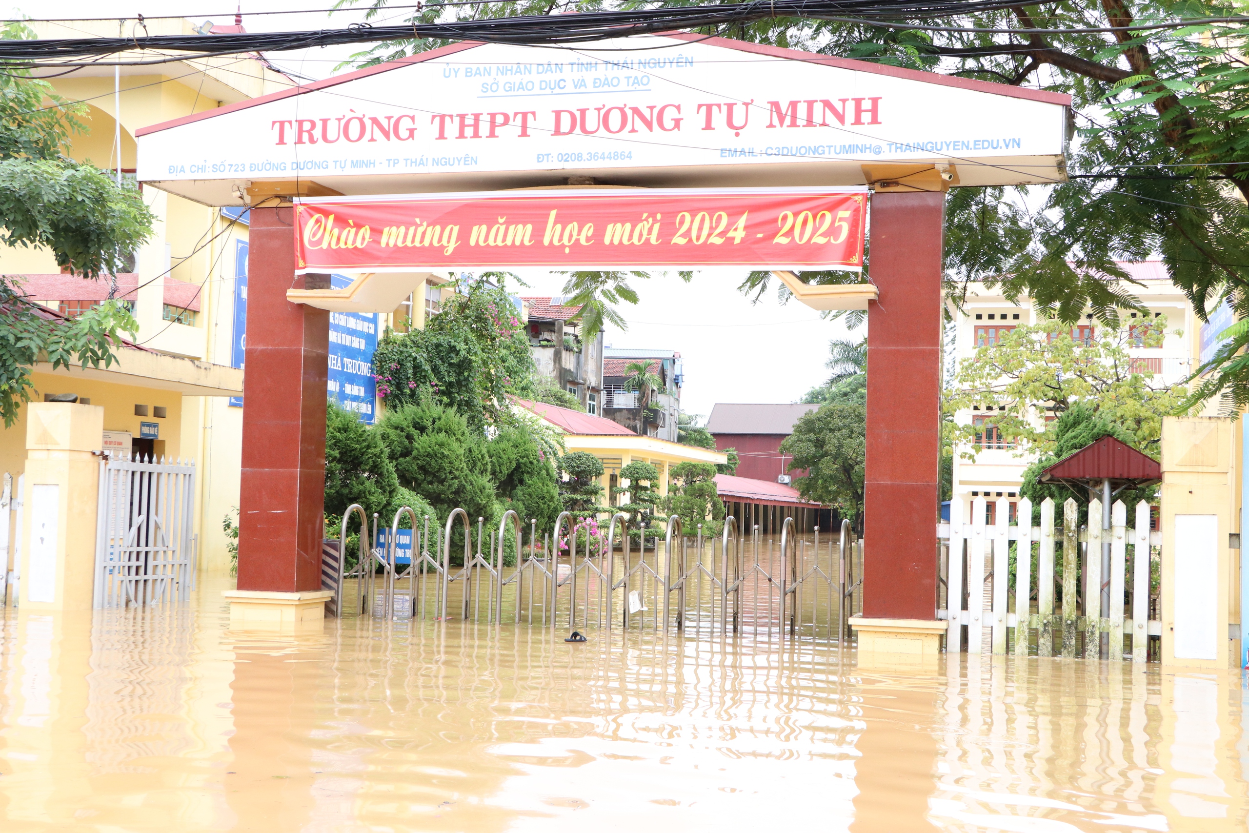 Hàng trăm người được "giải cứu" trong tâm lũ ở Thái Nguyên - Ảnh 12.