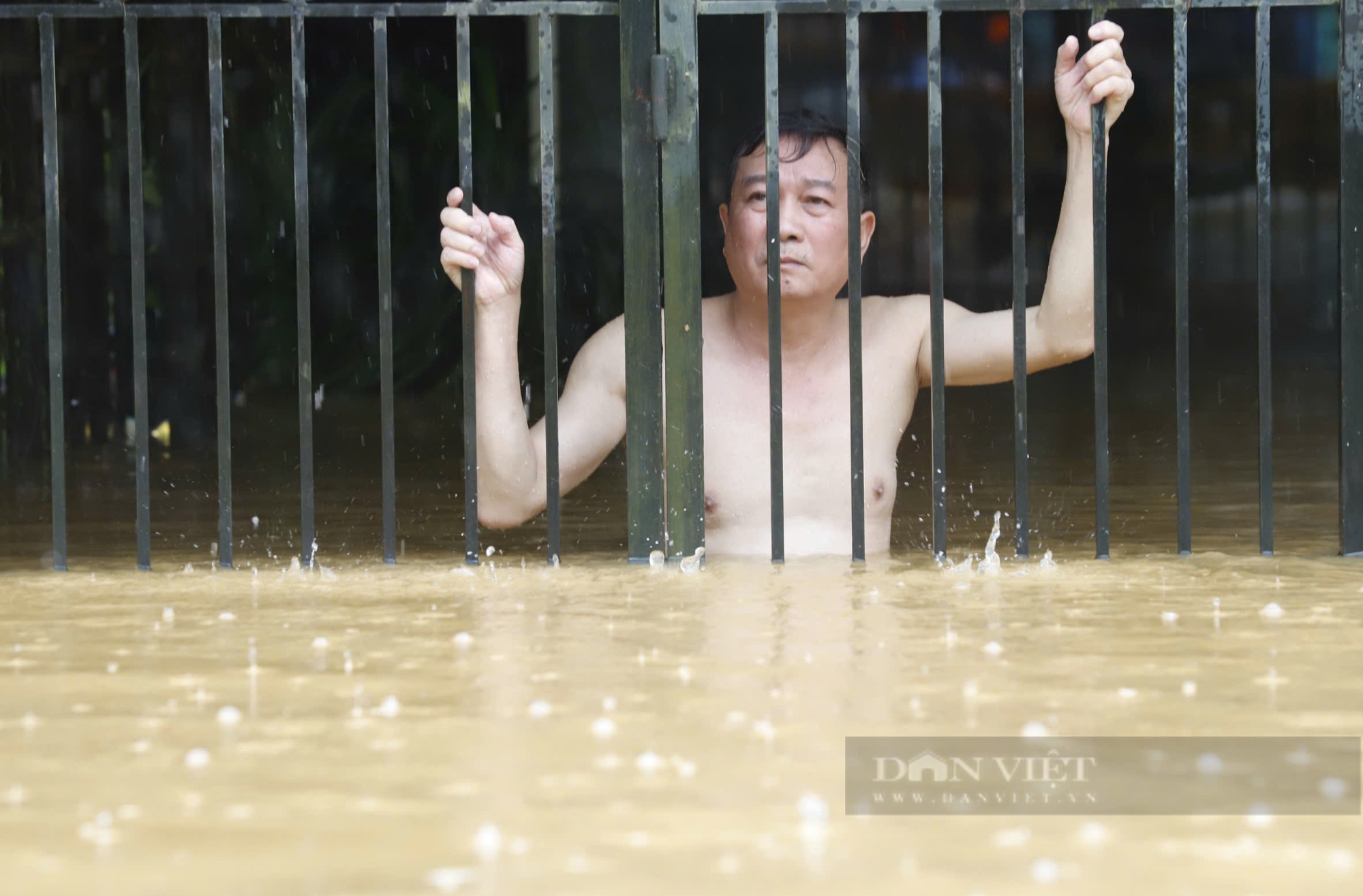 Nước dâng quá nhanh trong đêm, người Yên Bái bị bất ngờ, mọi thức bị chìm nghỉm trong nước - Ảnh 5.