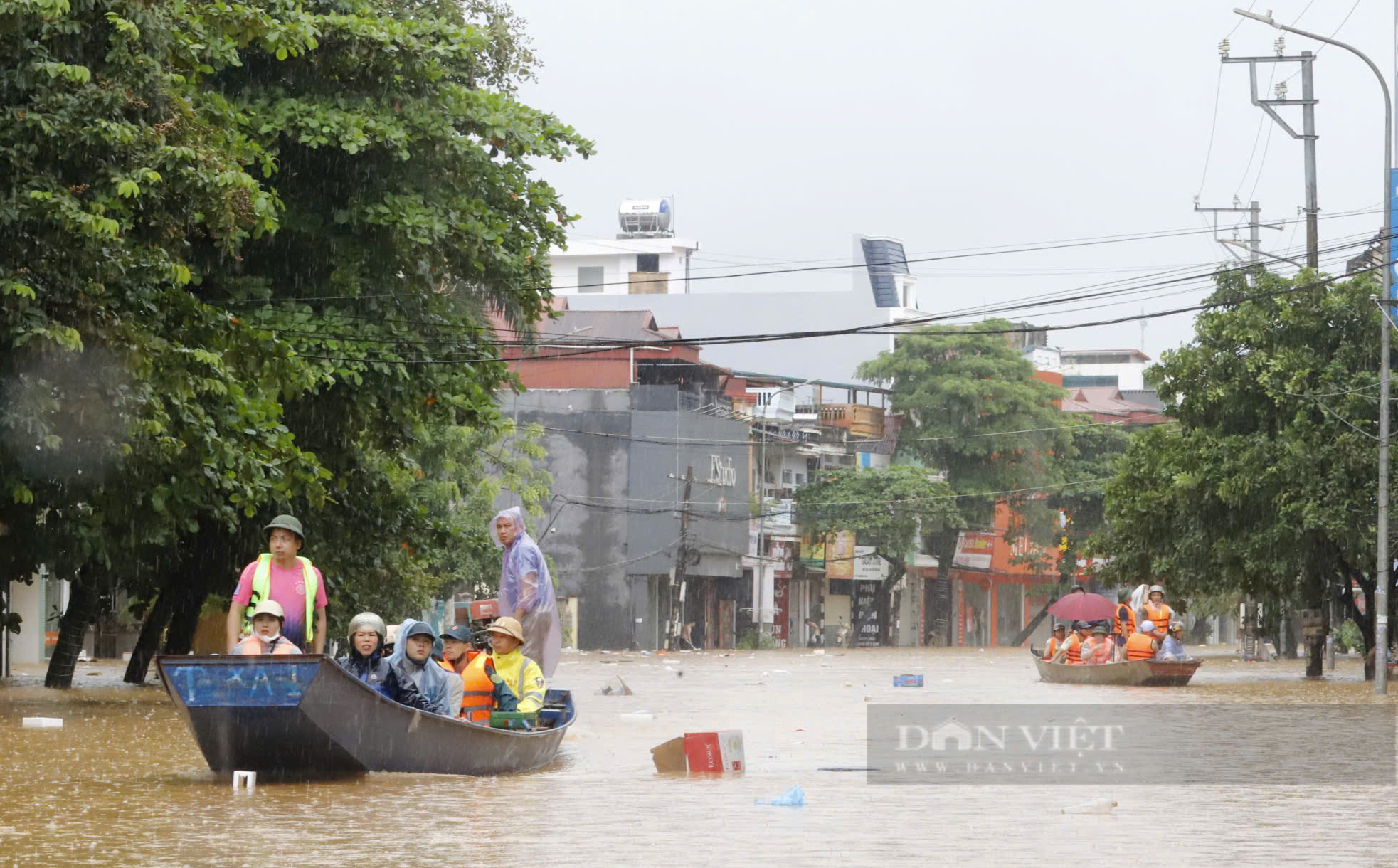 Nước dâng quá nhanh trong đêm, người Yên Bái bị bất ngờ, mọi thức bị chìm nghỉm trong nước - Ảnh 10.