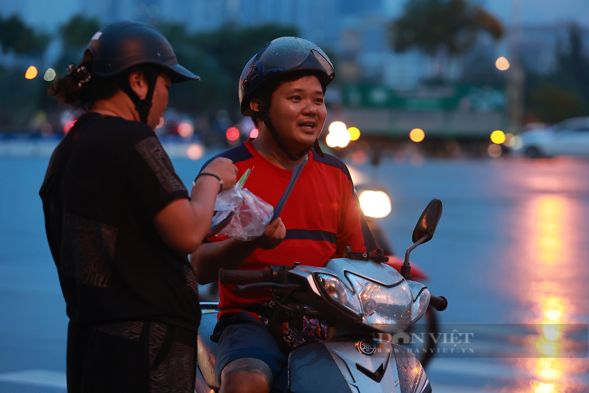 Phe vé méo mặt trước giờ ĐT Việt Nam đấu ĐT Thái Lan - Ảnh 3.