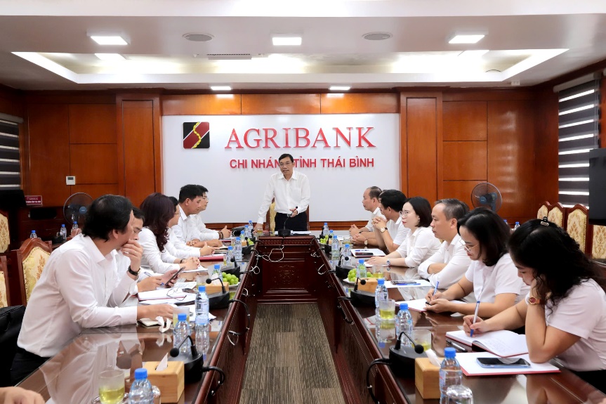 Agribank đồng hành cùng bà con vùng lũ sau bão số 3