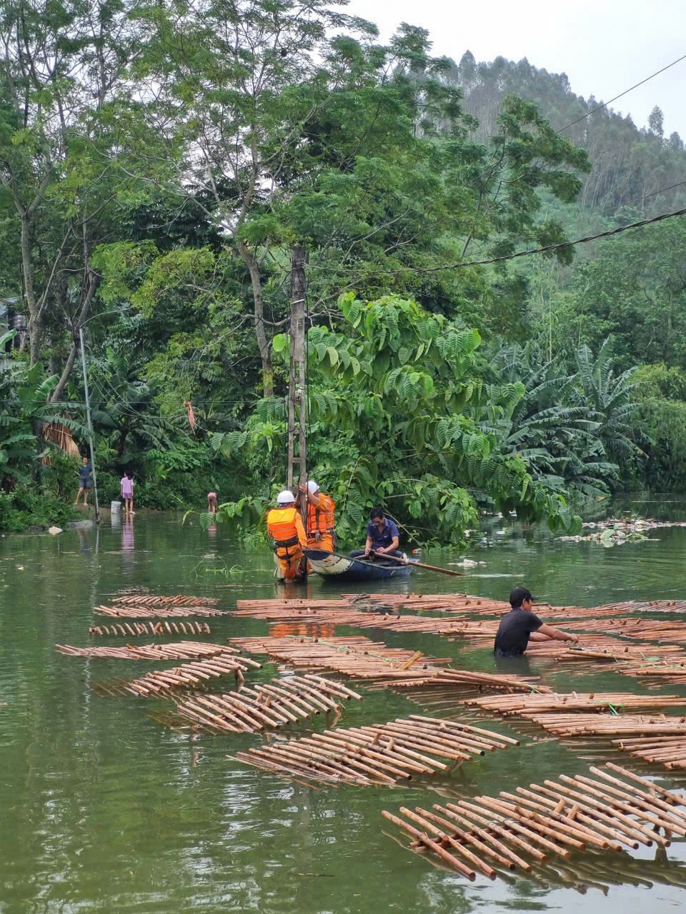 Hồ chứa Thủy điện Thác Bà mực nước vẫn tiếp tục tăng- Ảnh 1.