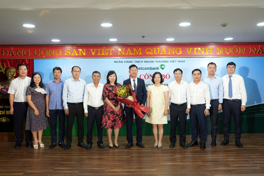 Vietcombank công bố quyết định chỉ định Bí thư Đảng ủy và điều động, bổ nhiệm Giám đốc Chi nhánh Thăng Long- Ảnh 3.