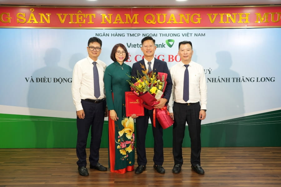 Vietcombank công bố quyết định chỉ định Bí thư Đảng ủy và điều động, bổ nhiệm Giám đốc Chi nhánh Thăng Long- Ảnh 4.