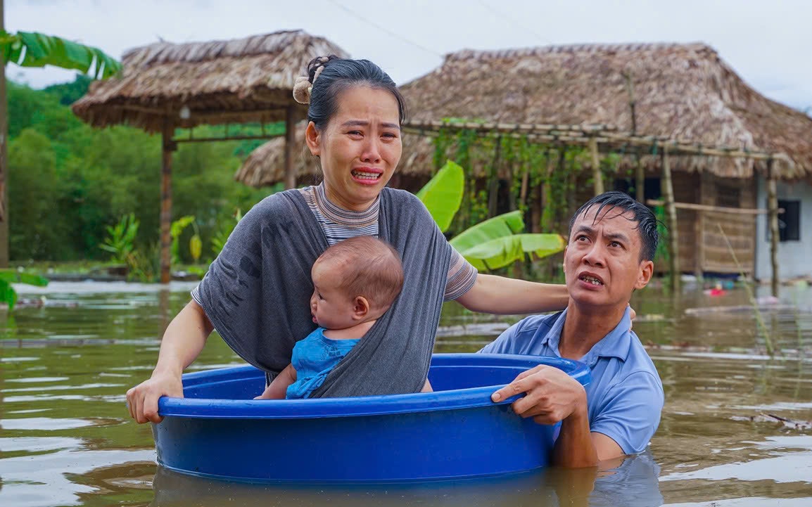 Nghệ sĩ Việt chung tay với Báo Dân Việt giúp đỡ bà con vùng bão lũ - Ảnh 4.