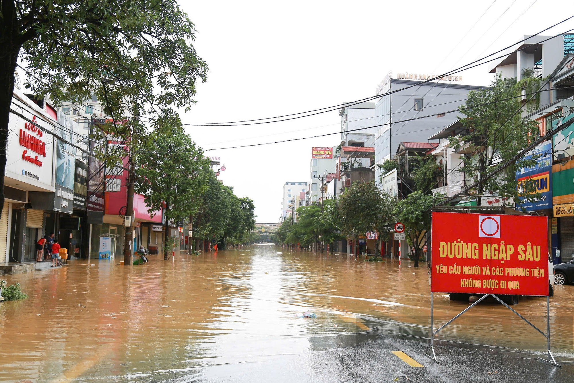 Những hình ảnh cứu hộ mới nhất tại tỉnh Thái Nguyên: Hàng nghìn chiến sỹ bộ đội, công an có mặt sơ tán người dân - Ảnh 4.