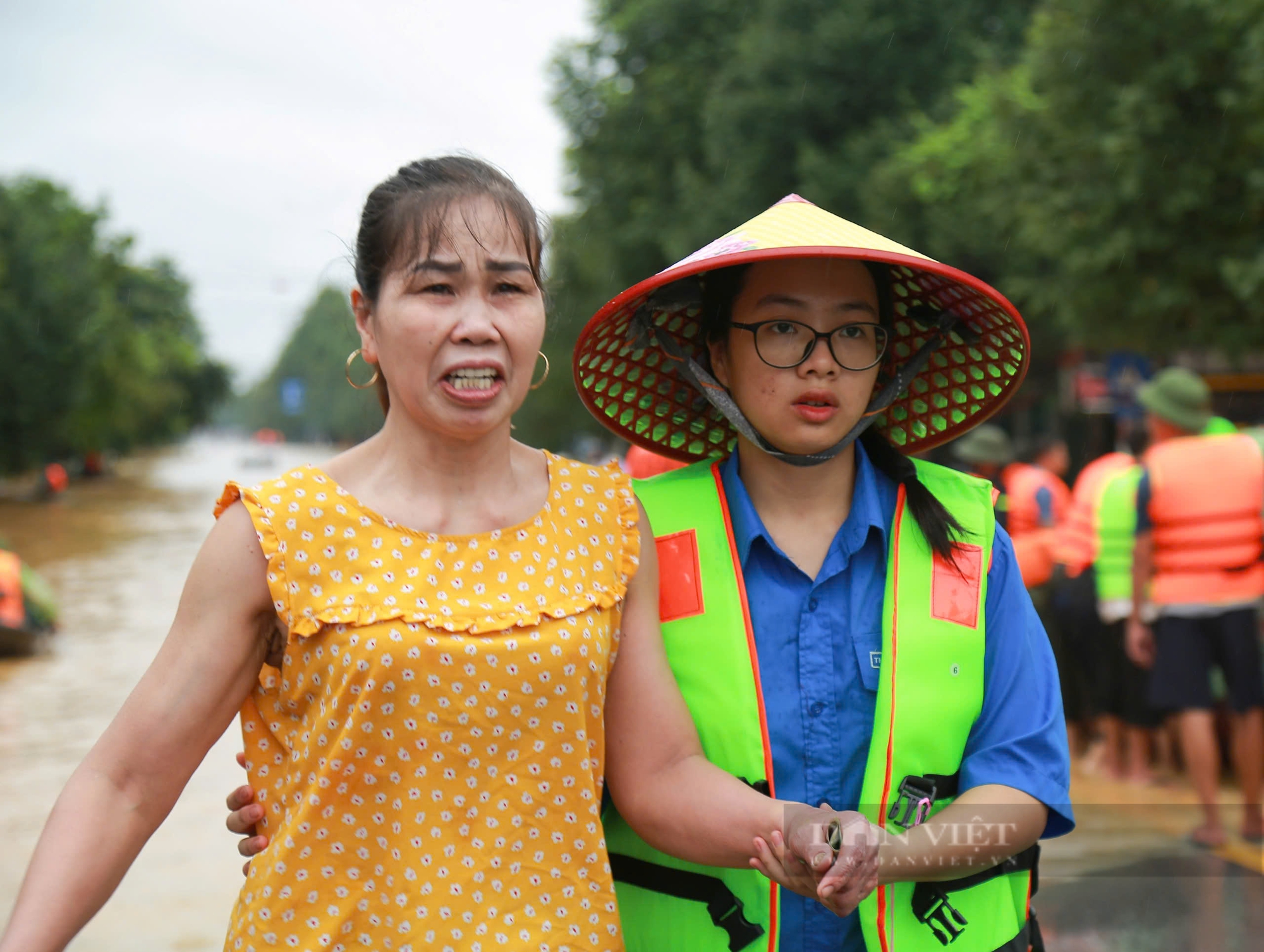 Những hình ảnh cứu hộ mới nhất tại tỉnh Thái Nguyên: Hàng nghìn chiến sỹ bộ đội, công an có mặt sơ tán người dân - Ảnh 9.