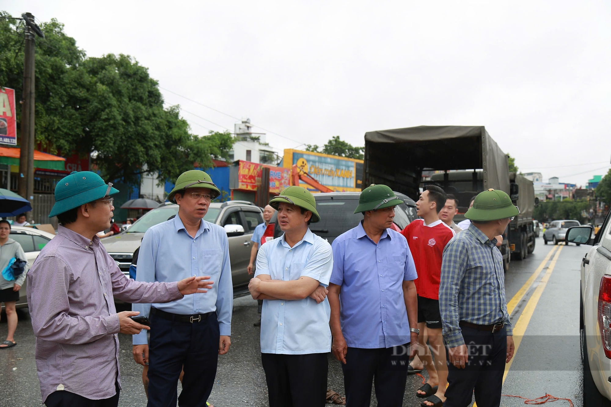 Những hình ảnh cứu hộ mới nhất tại tỉnh Thái Nguyên: Hàng nghìn chiến sỹ bộ đội, công an có mặt sơ tán người dân - Ảnh 11.