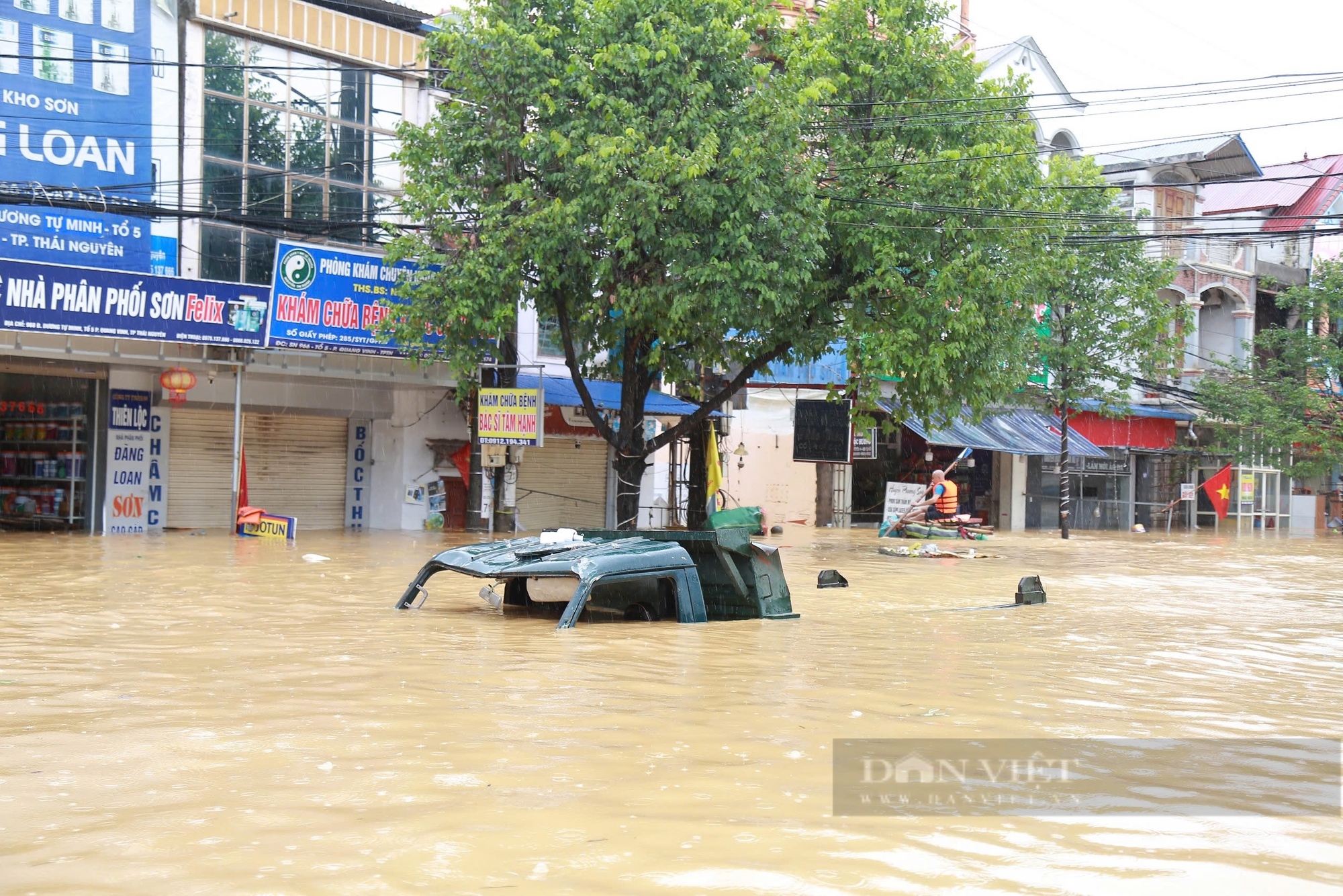 Những hình ảnh cứu hộ mới nhất tại tỉnh Thái Nguyên: Hàng nghìn chiến sỹ bộ đội, công an có mặt sơ tán người dân - Ảnh 32.