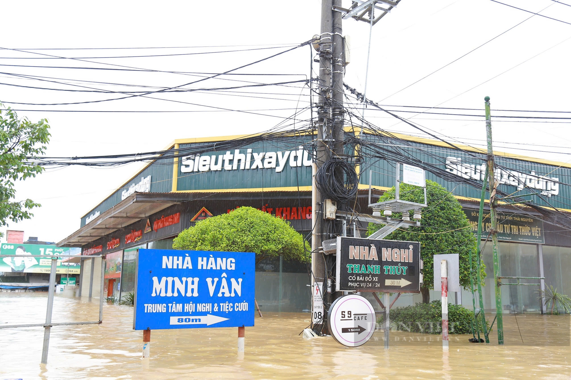 Những hình ảnh cứu hộ mới nhất tại tỉnh Thái Nguyên: Hàng nghìn chiến sỹ bộ đội, công an có mặt sơ tán người dân - Ảnh 33.