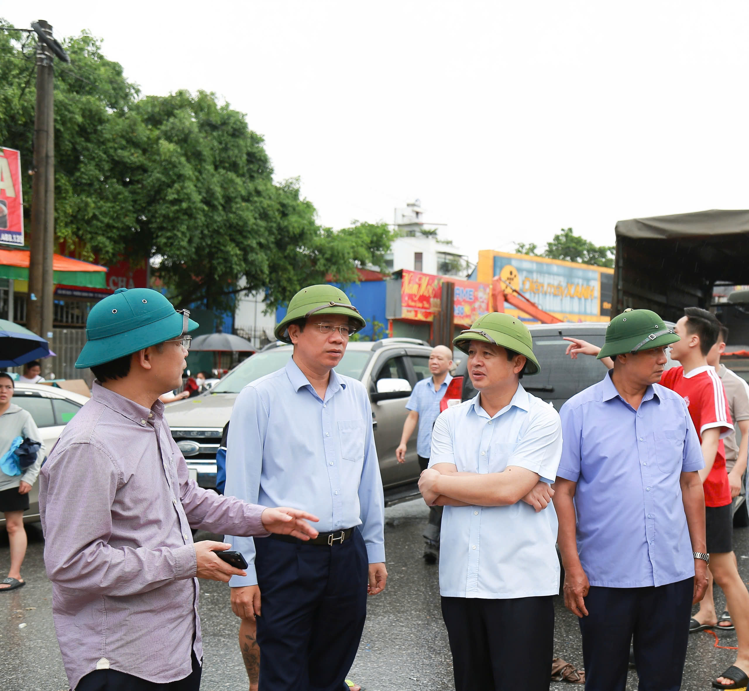 Hàng trăm người được "giải cứu" trong tâm lũ ở Thái Nguyên - Ảnh 19.