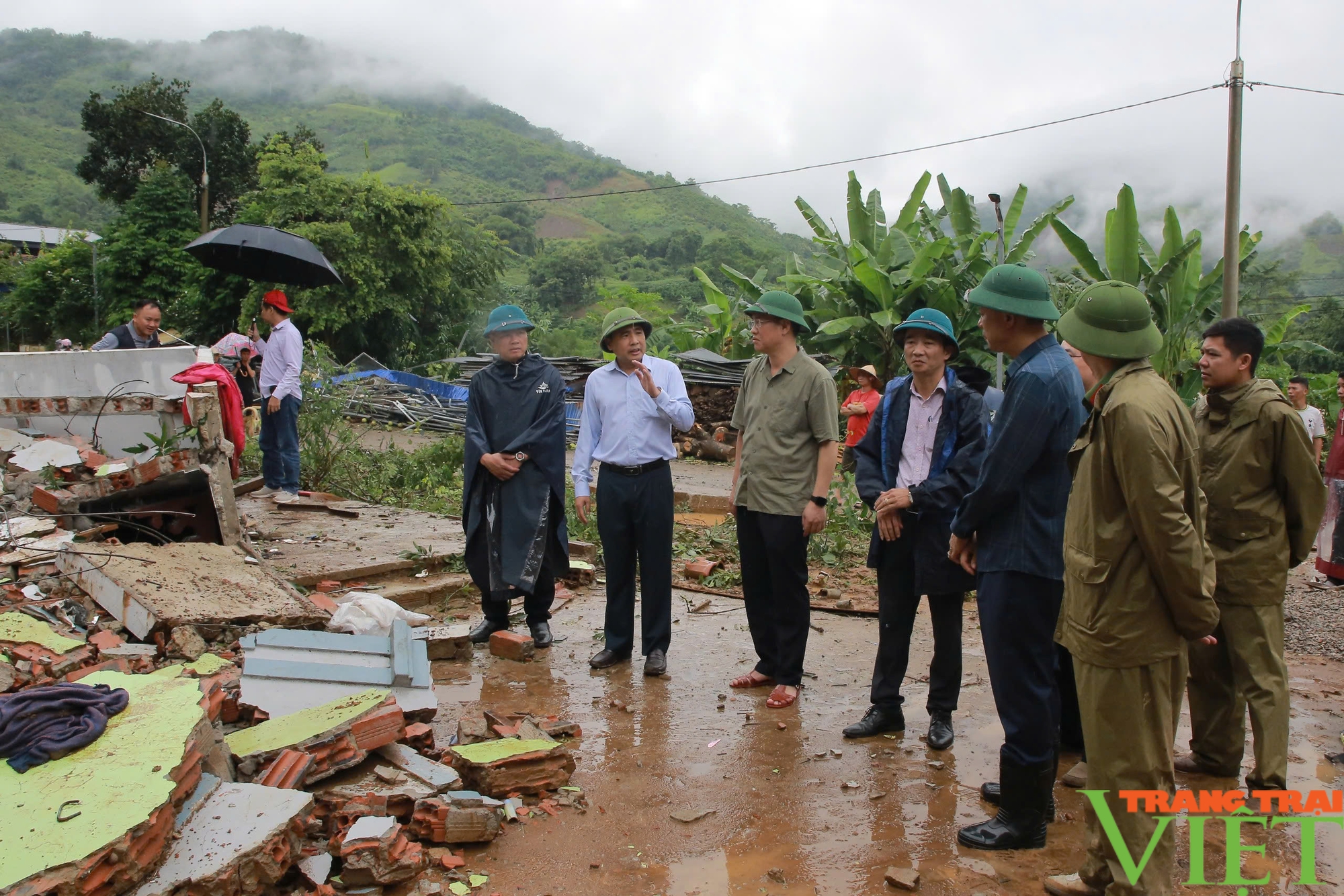 Thứ trưởng Bộ Nông nghiệp và Phát triển nông thôn kiểm tra chống thiên tai tại tỉnh Sơn La - Ảnh 2.