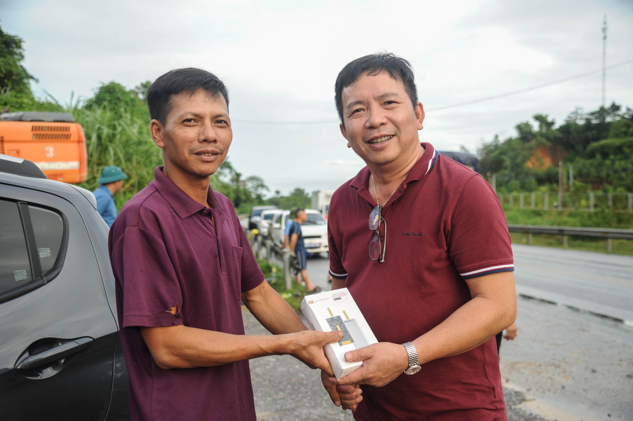 “Tôi không sợ đói, không sợ rét, không còn sống trong bóng đêm sau trận lũ lịch sử” - Ảnh 2.