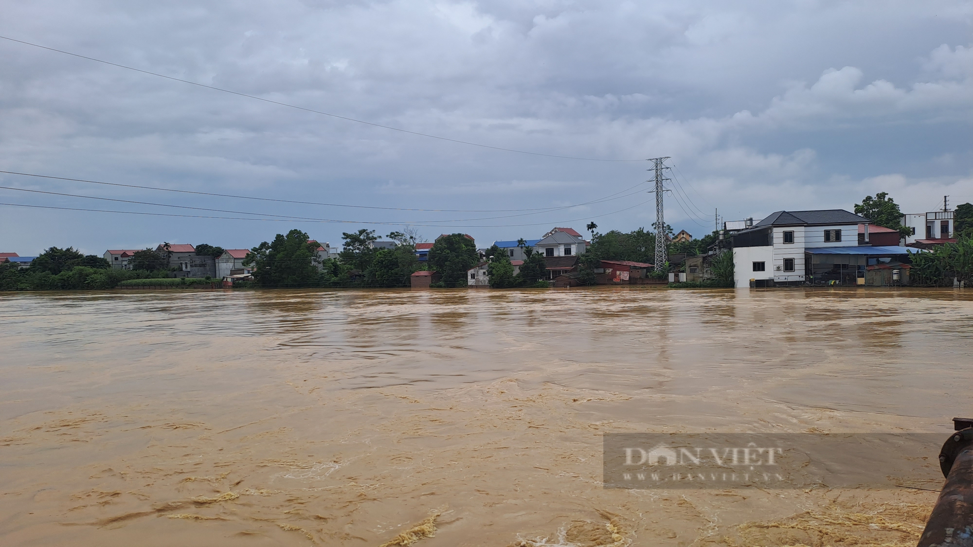 Thái Nguyên thiệt hại hơn 7.000ha lúa và hoa màu, 323 nhà bị tốc mái, di dời hơn 3.000 hộ dân - Ảnh 6.