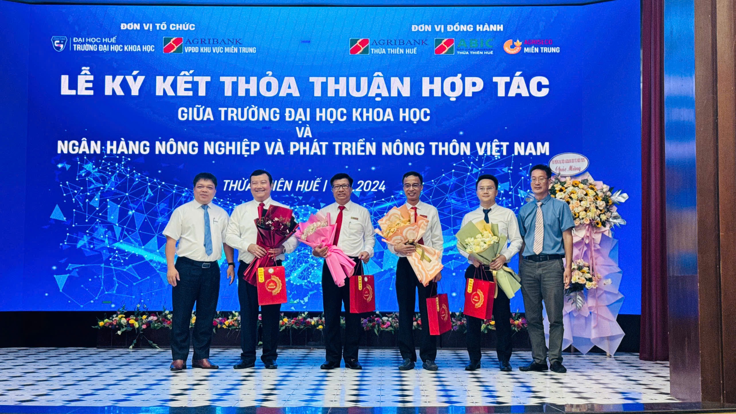 Agribank và Trường Đại học Khoa học - Đại học Huế ký kết thỏa thuận hợp tác toàn diện