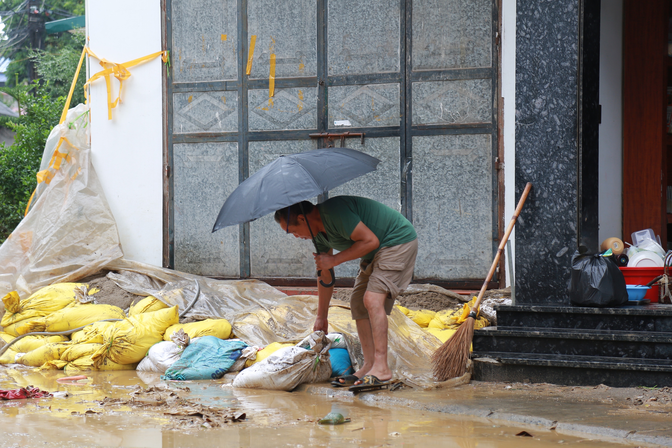 Tin vui: Nước lũ rút nhanh, người dân Thái Nguyên trở về sau trận lũ lịch sử - Ảnh 3.