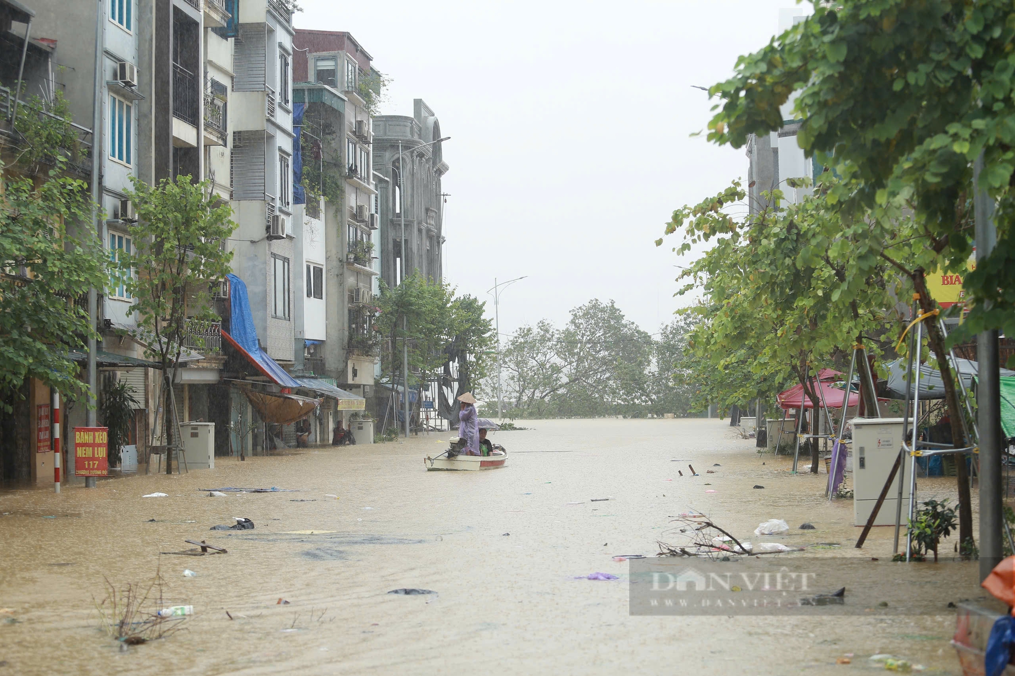 Lũ trên sông Hồng ở Hà Nội sắp đạt đỉnh - Ảnh 2.