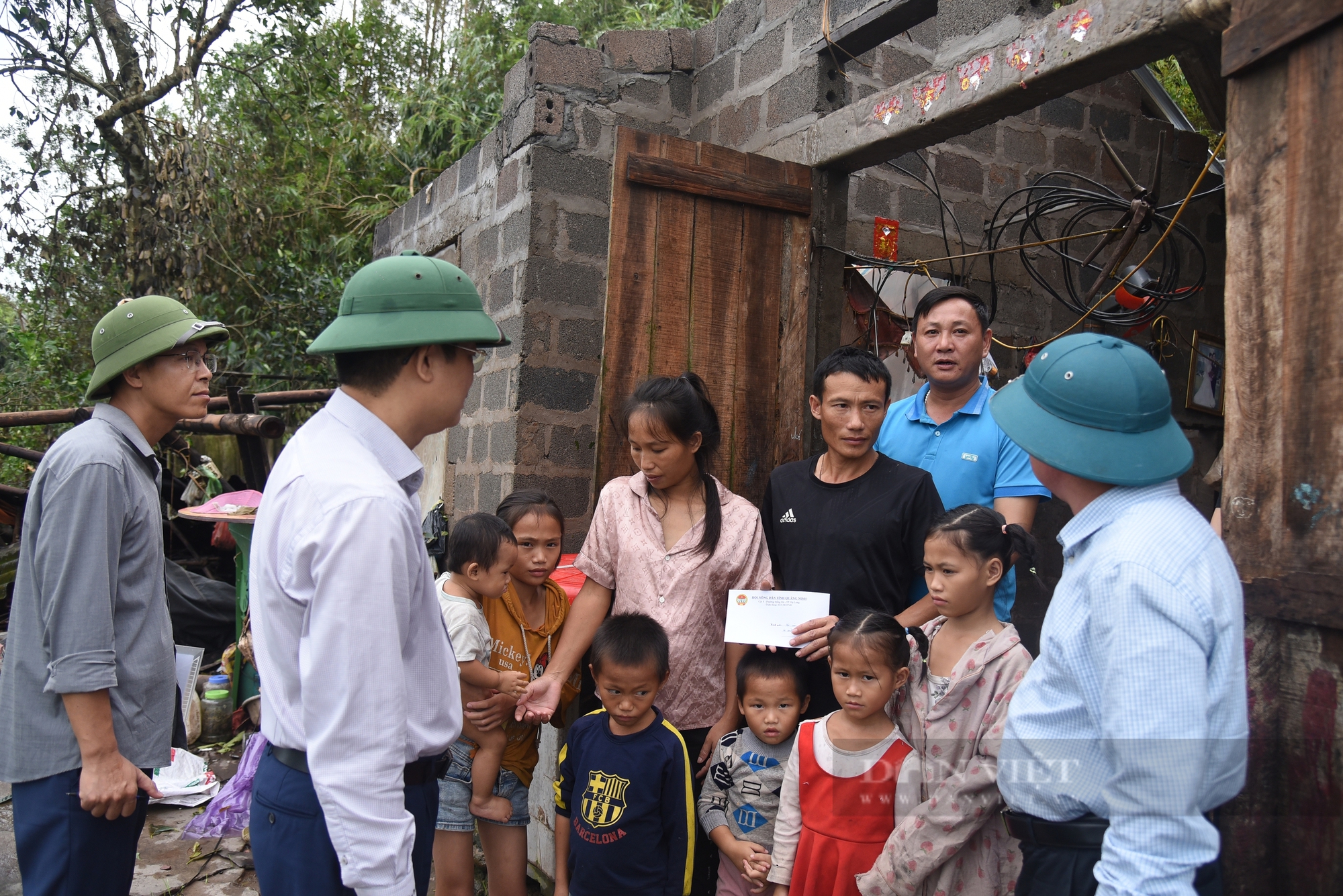 Hội Nông dân tỉnh Quảng Ninh thăm hỏi, hỗ trợ hội viên bị thiệt hại bởi bão số 3 - Ảnh 2.