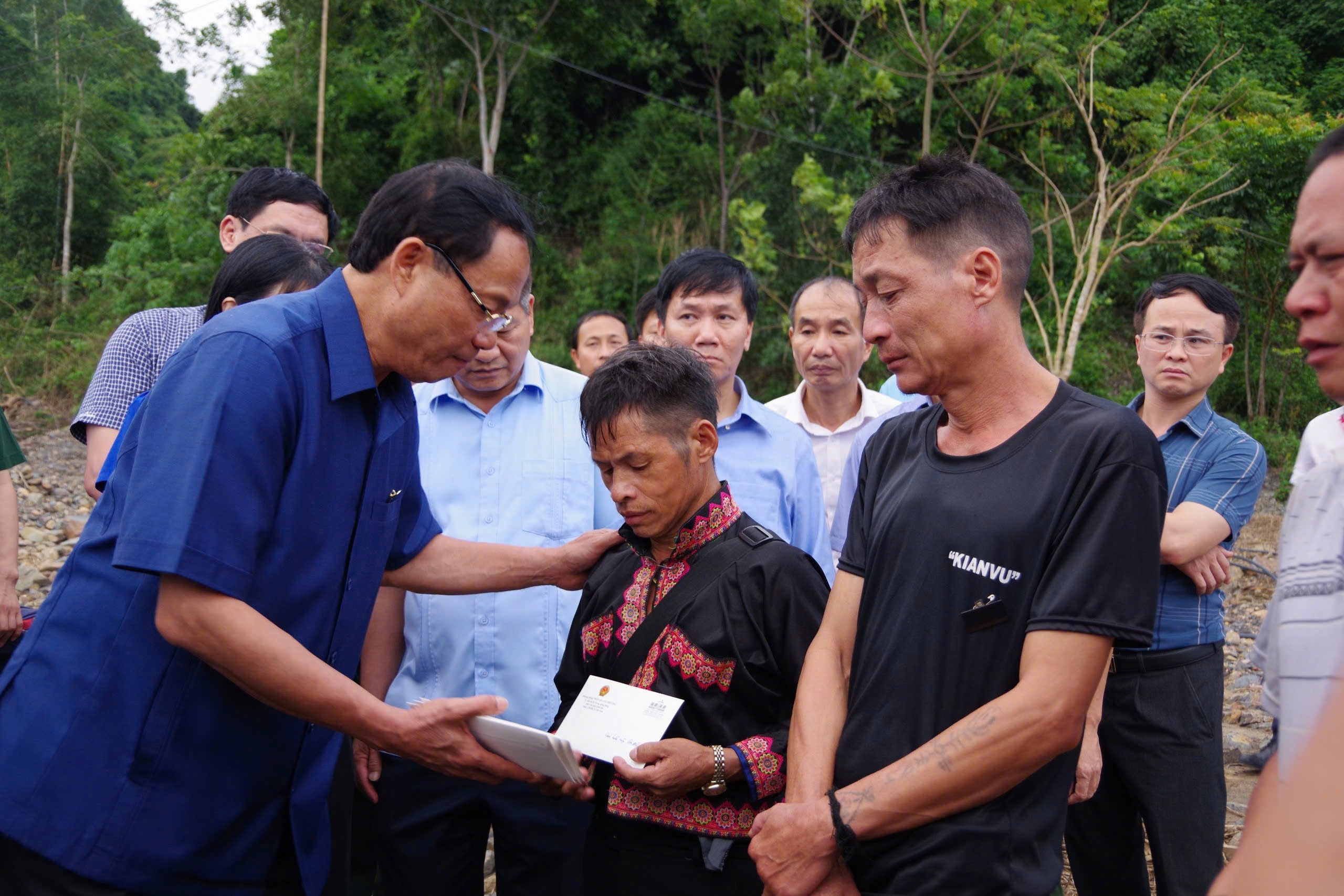 Phó Chủ tịch Quốc hội Trần Quang Phương làm việc với lãnh đạo chủ chốt tỉnh Điện Biên - Ảnh 3.