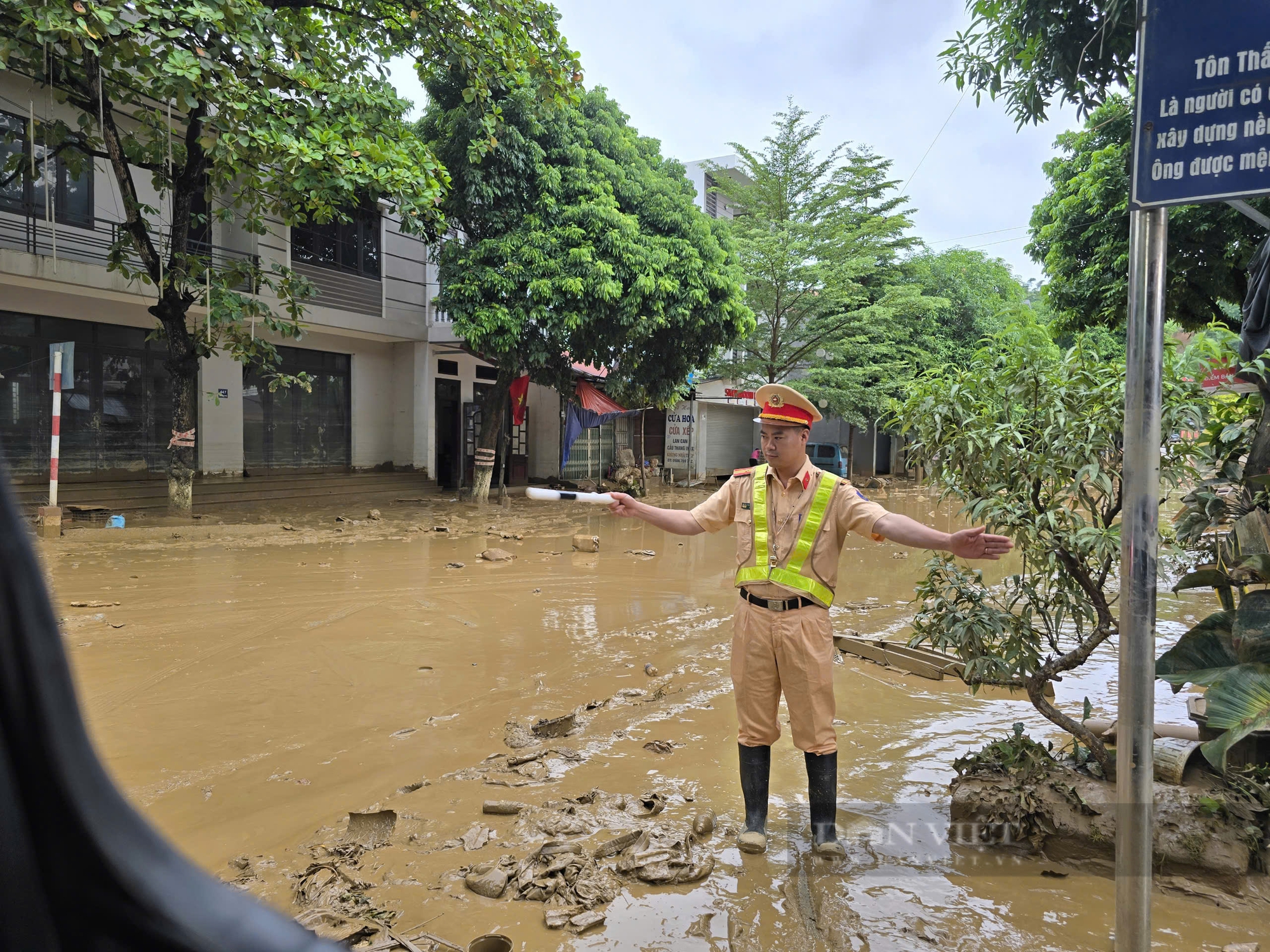 Nhà mạng huy động nhân sự tinh nhuệ ứng cứu thông tin các điểm nóng vùng lũ Tây Bắc- Ảnh 1.