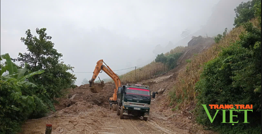 Sơn La: Khẩn trương khắc phục hót sụt tại các vị trí sạt lở, đảm bảo giao thông - Ảnh 1.