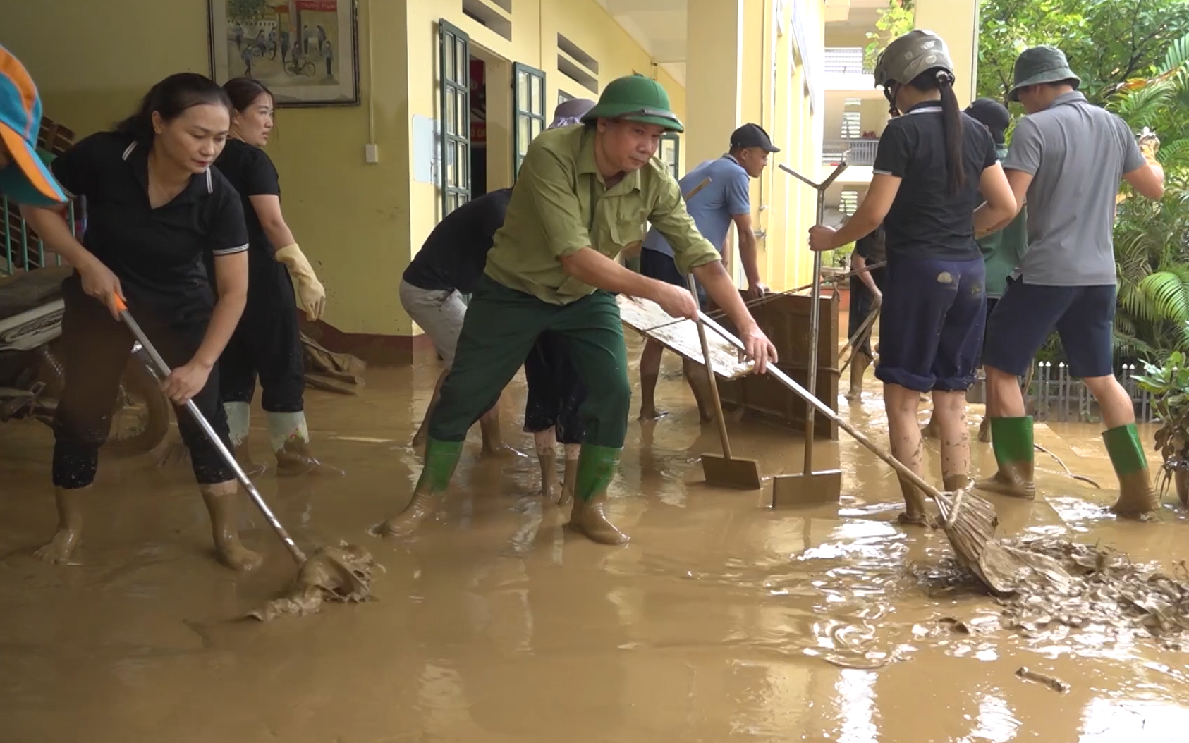 Bộ GTVT: Khẩn trương cứu người đang mất tích "tính mạng con người là trên hết" - Ảnh 4.