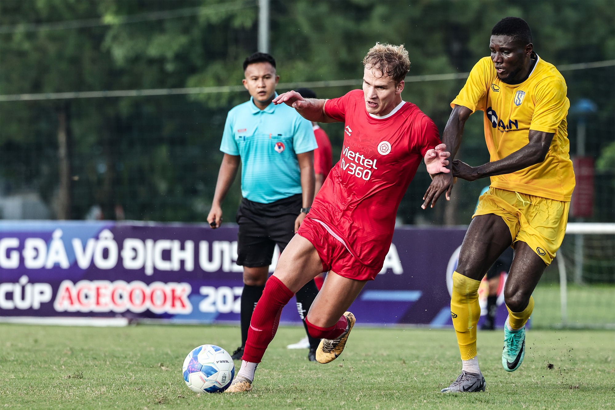 Thể Công Viettel chốt danh sách dự V.League 2024/2025: 4 tân binh, 2 ngoại binh, Hoàng Đức có tên! - Ảnh 1.