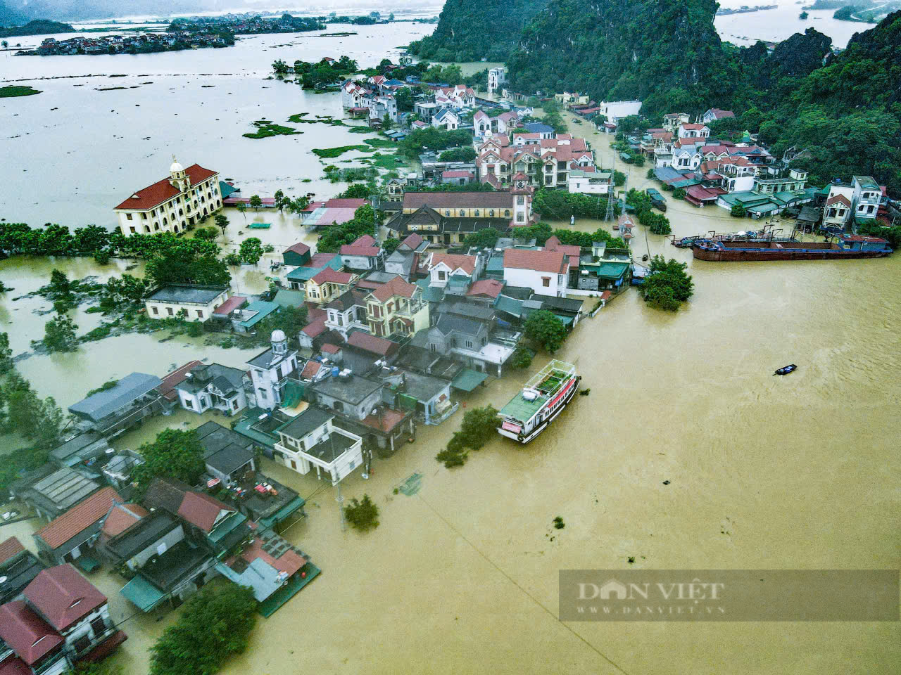 Mực nước sông Hoàng Long ở Ninh Bình lên đã lên 4,77 mét - Ảnh 9.